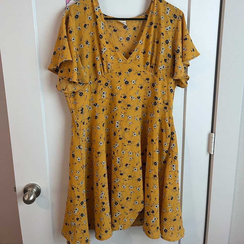 Castro size 12 yellow dress with blue and white flowers